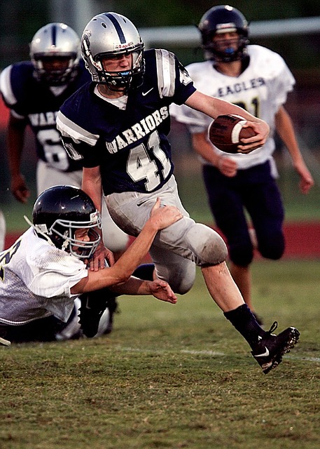 李家超探望中国香港男子冰球队受伤队员.