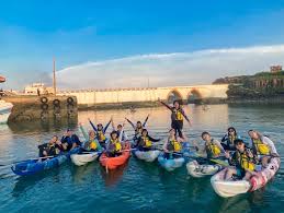 手绘漫画｜追光而行，谱写奋进中国壮美华章.